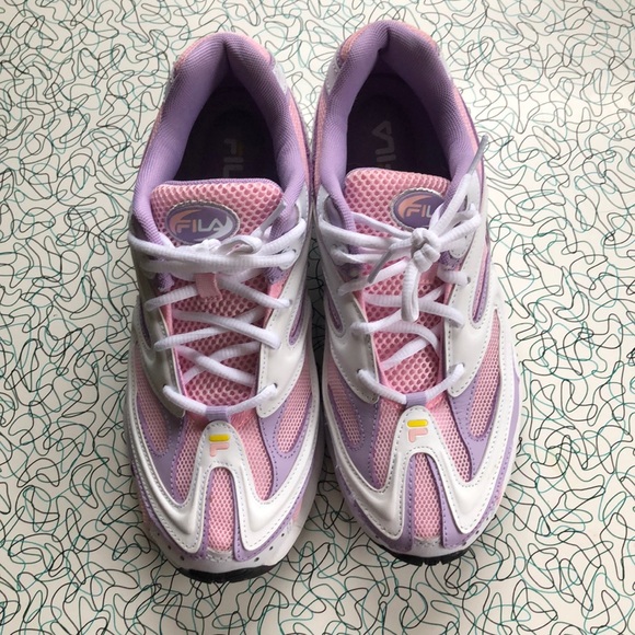 Size 10 Fila Sneakers - Picture 1 of 2